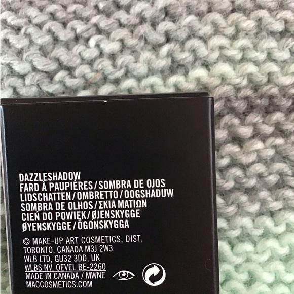 MAC Dazzleshadow Eyeshadow - Picture 3 of 4